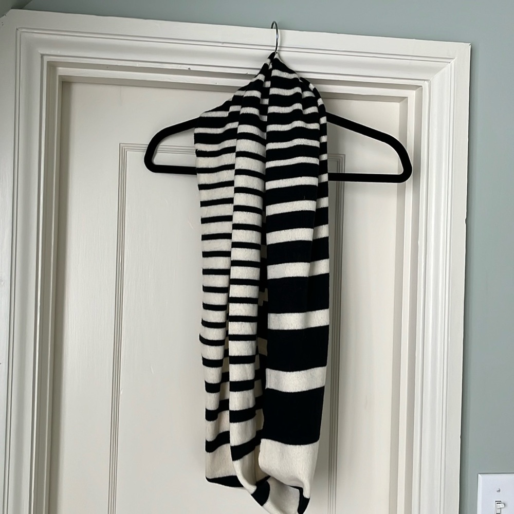 kate spade wool infinity scarf. Black and cream. 100% wool. Like new.